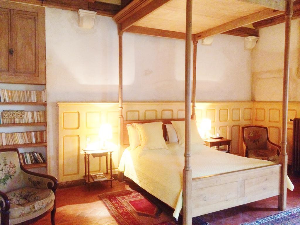 Chateau De Saint Loup Room photo