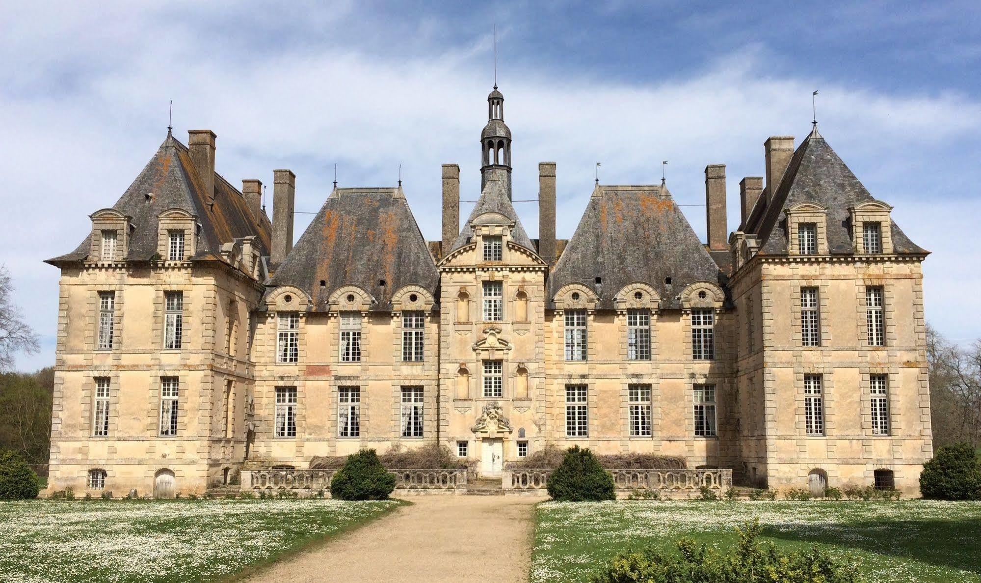 Chateau De Saint Loup Exterior photo