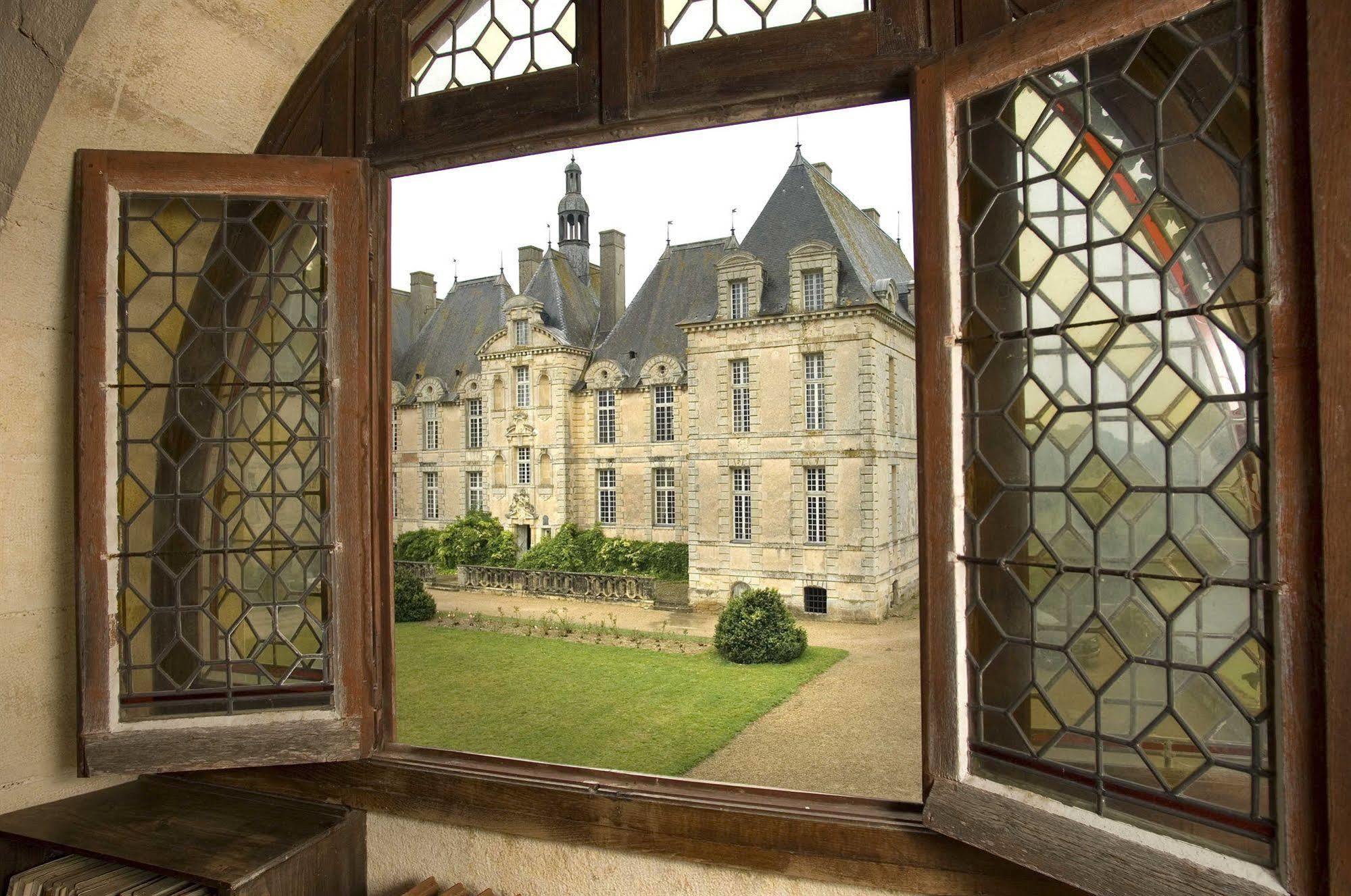 Chateau De Saint Loup Exterior photo