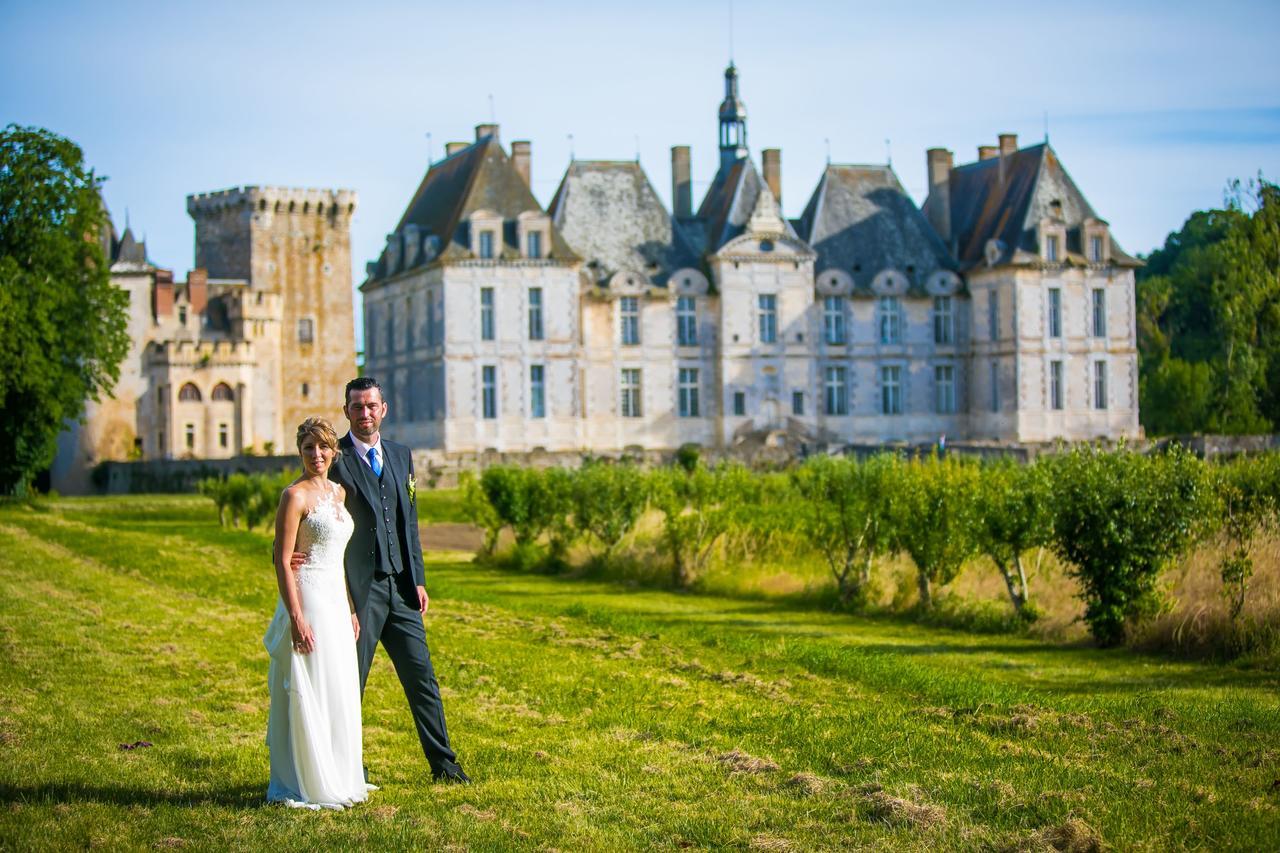 Chateau De Saint Loup Exterior photo
