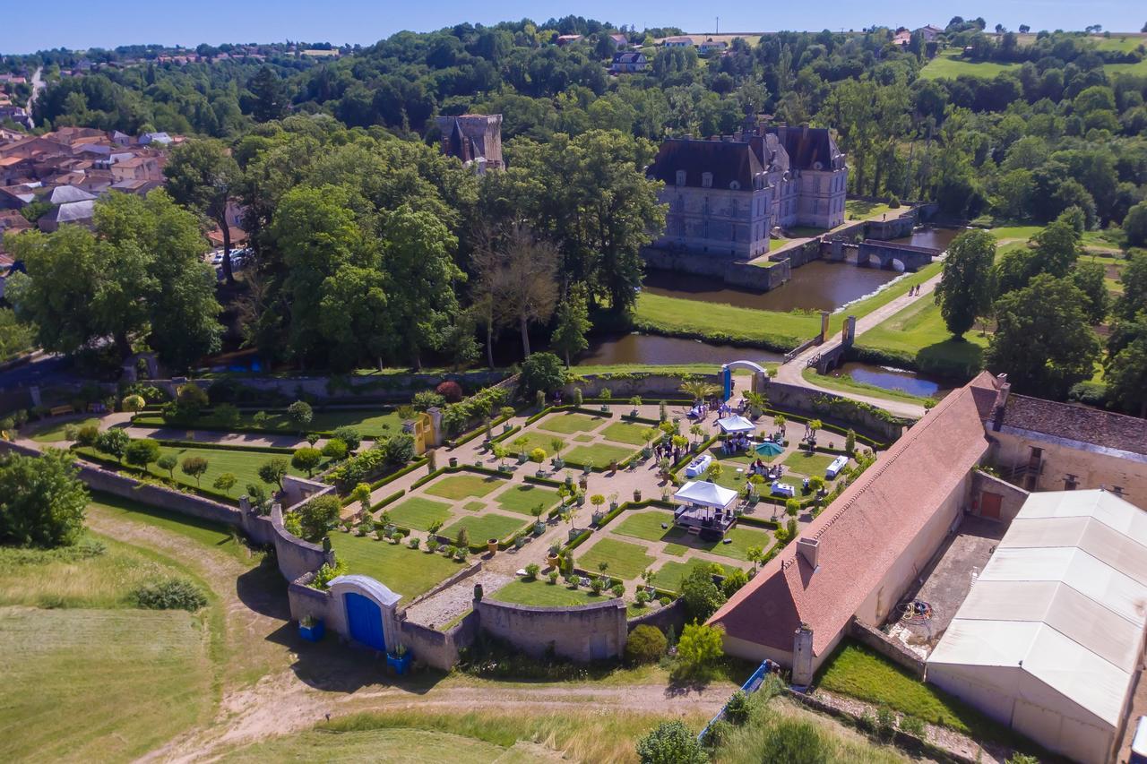 Chateau De Saint Loup Exterior photo
